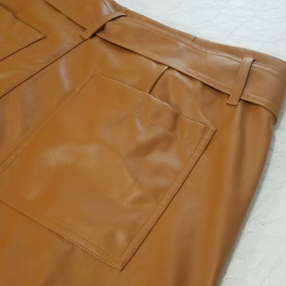 Brown faux leather shorts with bow tie. New with tags - Picture 8 of 15